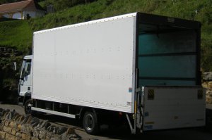 7.5t box lorry with tail lift