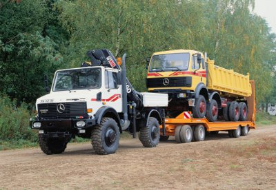 Mercedes Unimog towing trailer with 32-tonne lorry