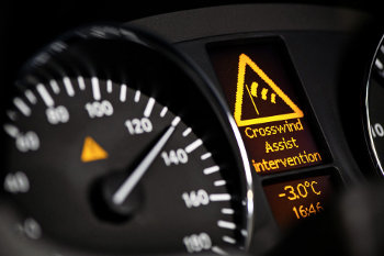 Crosswind Assist dashboard alert