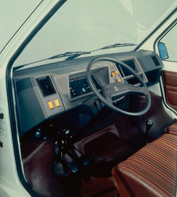 Renault Trafic I interior