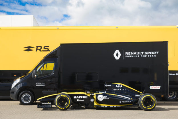 Renault Master F1 transporter